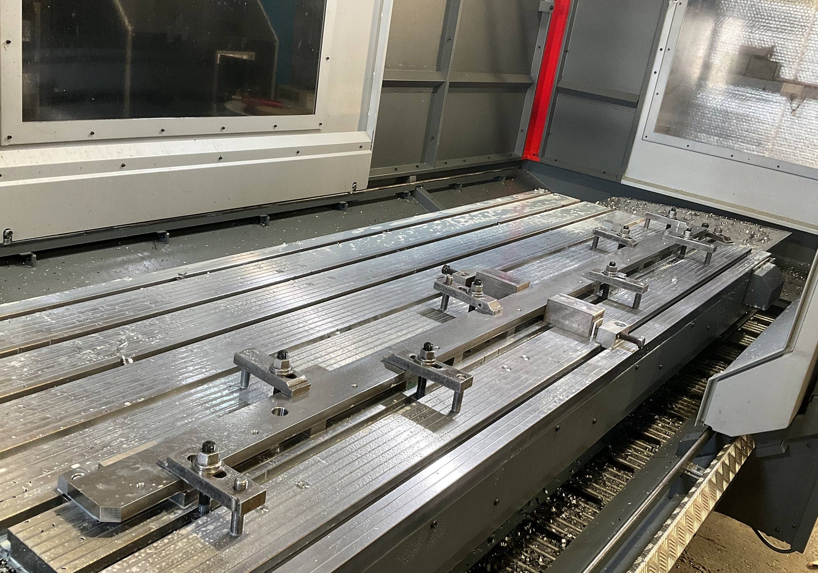 Metalform elevates rail part fabrication with LAGUN BM 3 CNC machine