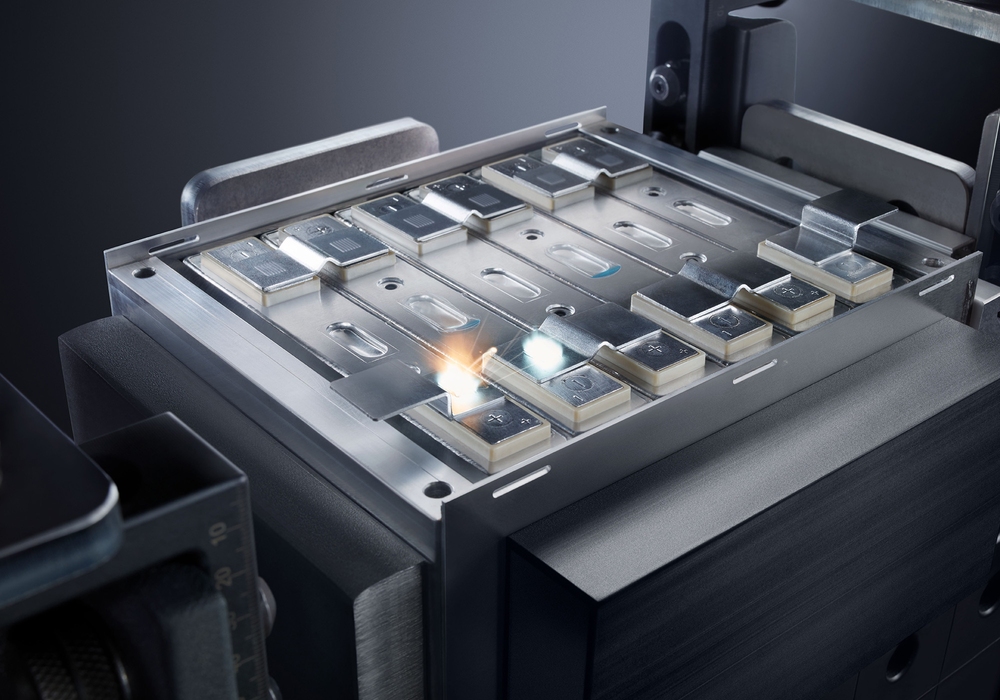 TRUMPF-Advanced-Manufacturing-bright-light-weld